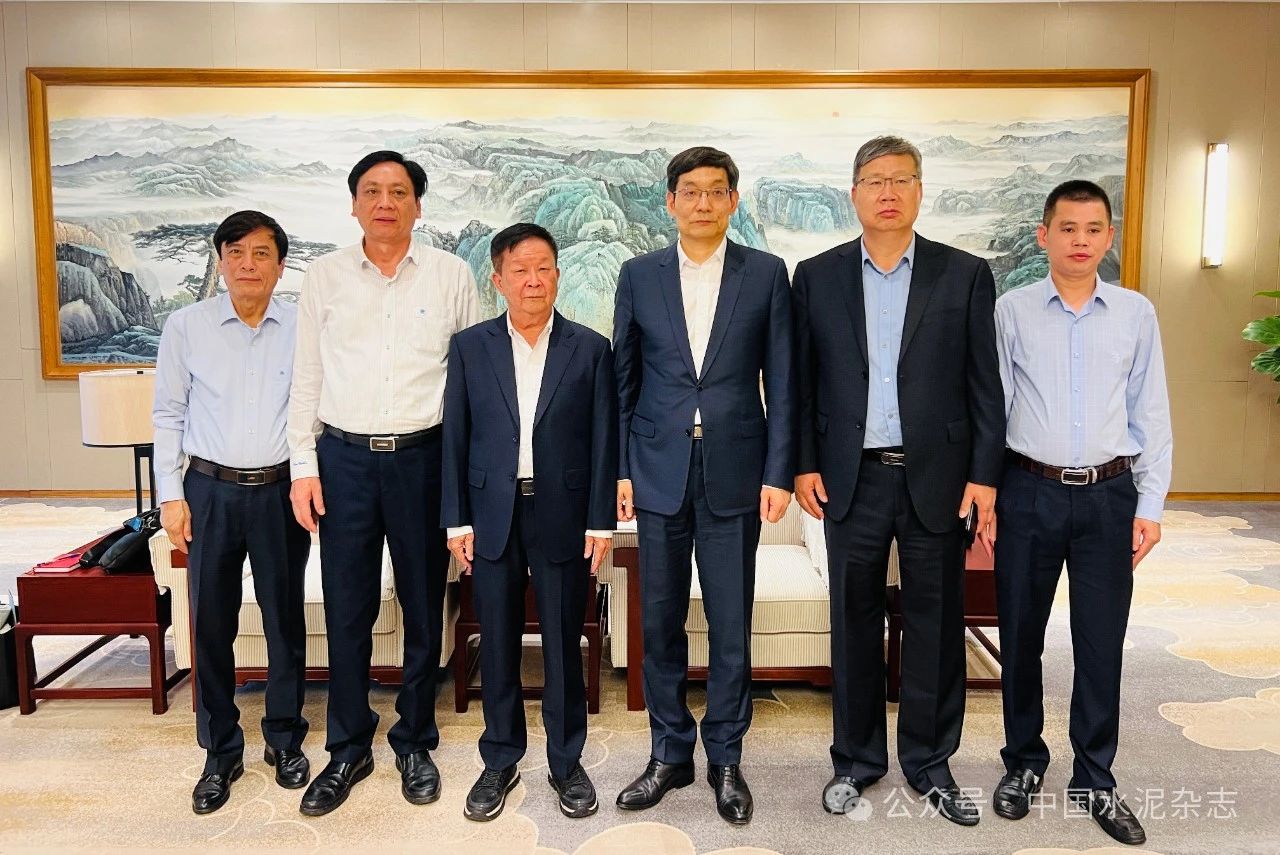 中國水泥協(xié)會會長周育先會見德國、哈薩克斯坦、印度尼西亞及越南代…